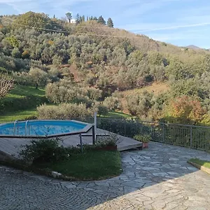 https://casina-in-pietra.it-tuscanyhotel.com